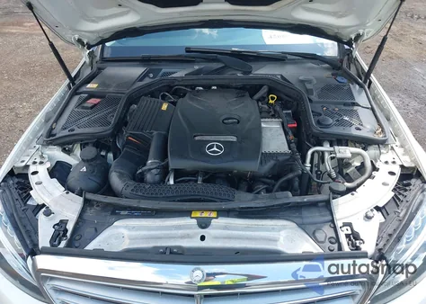 2015 Mercedes-Benz C 300 4Matic/Luxury 4Matic/Sport 4Matic z USA, uszkodzony, nr VIN 55SWF4KB1FU031801